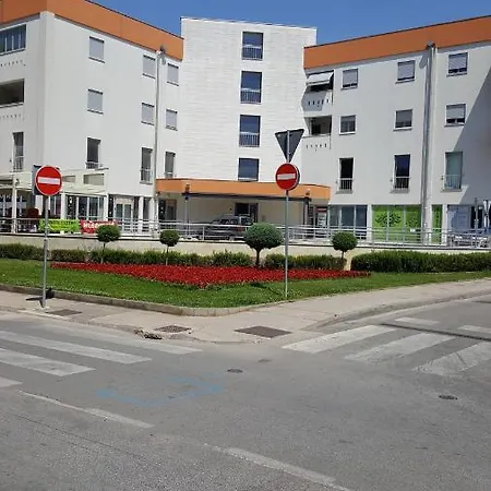 Apartman Vip, With Free Garage Parking Pula Exterior photo