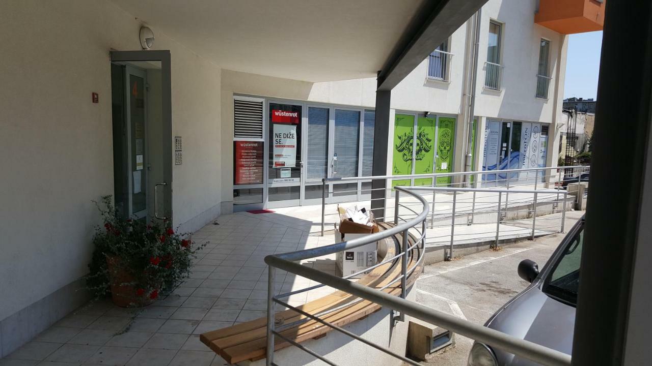 Vip, With Free Garage Parking Pula
