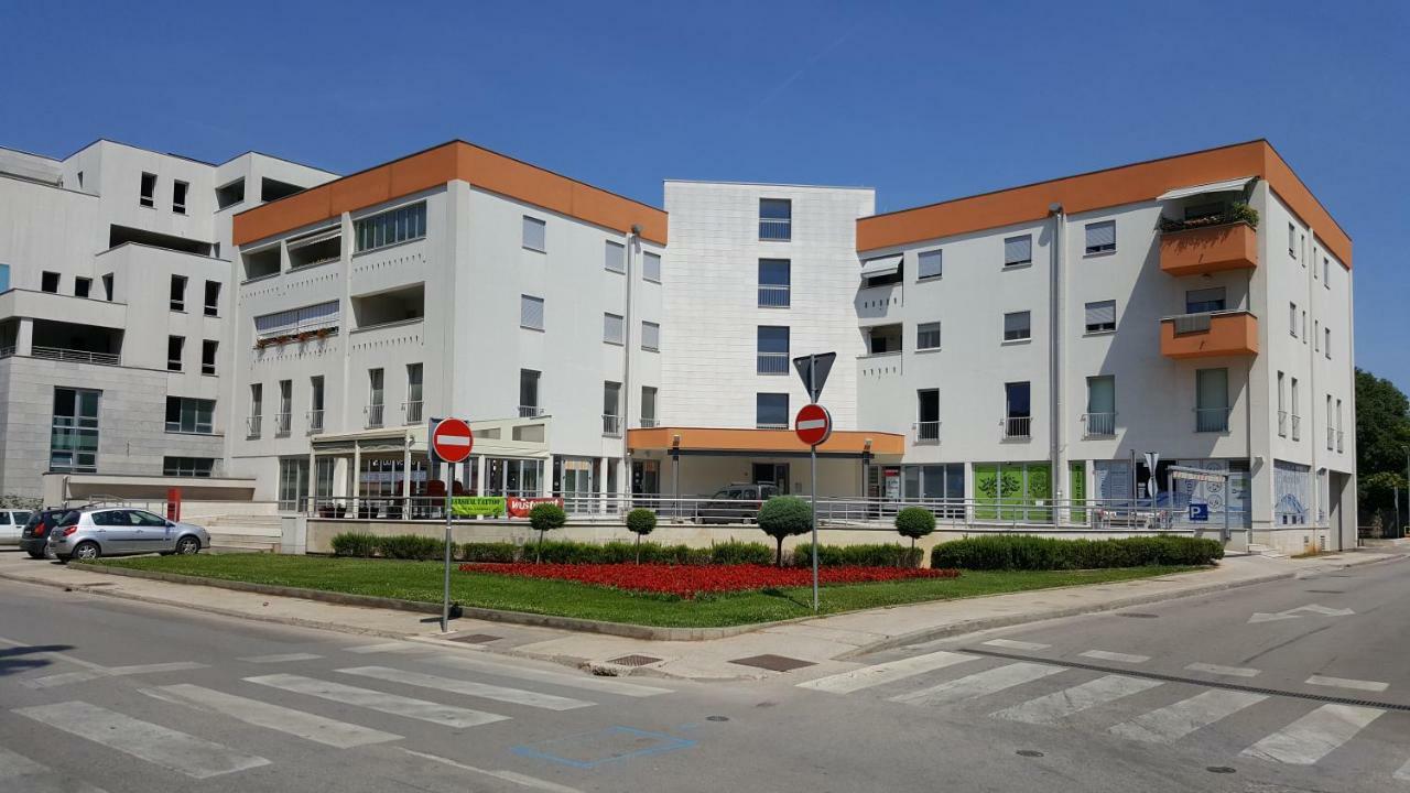 Apartment Vip, With Free Garage Parking Pula