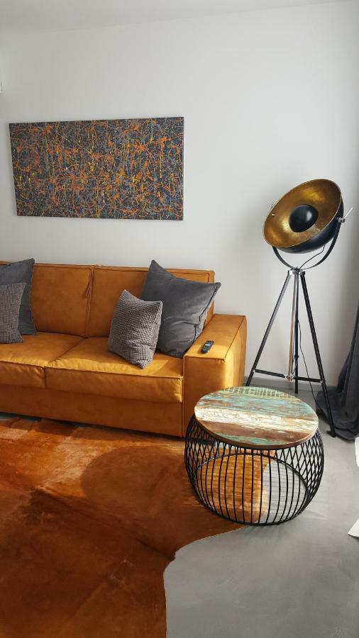 Vip, With Free Garage Parking Apartment
