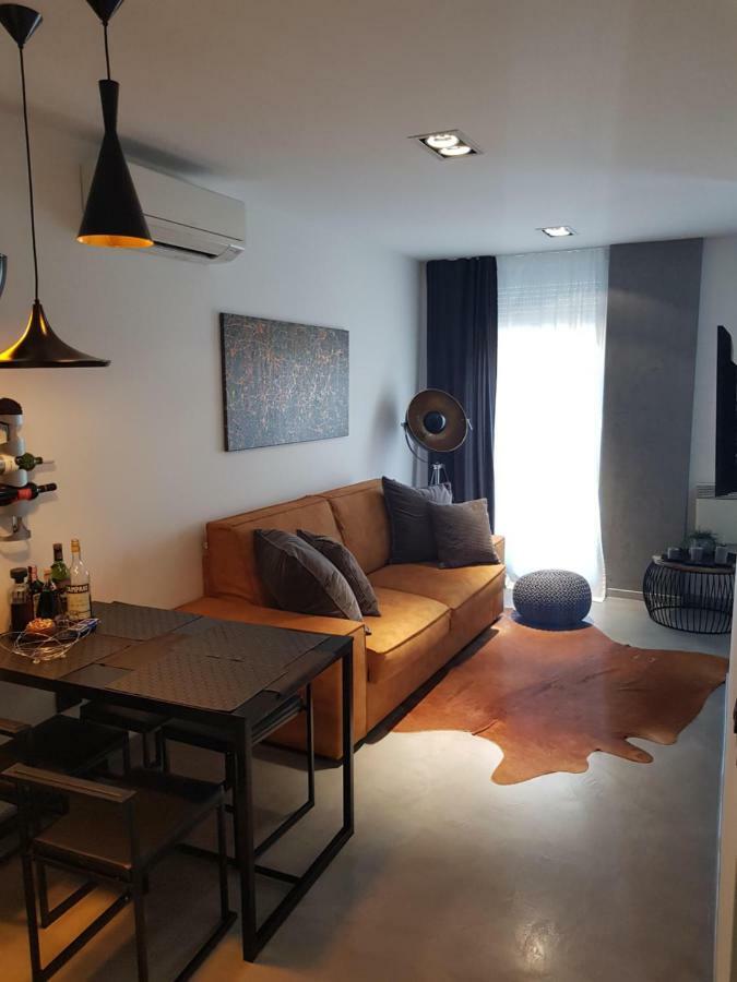 Apartment Vip, With Free Garage Parking Pula